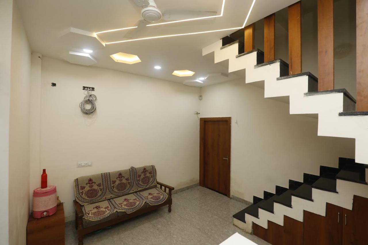 Hotel Garima Ujjain Bagian luar foto